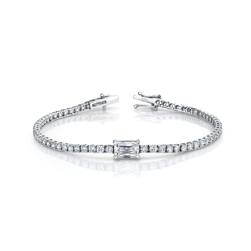 4.31 Carat 18k White Gold Round Cornered Straight Line Bracelet