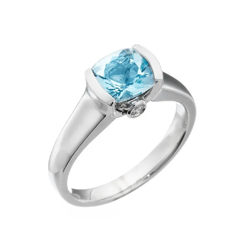 Modern Aquamarine and Diamond Ring