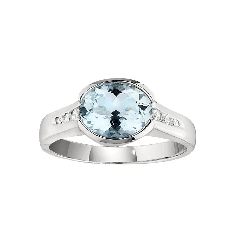 Modern Aquamarine and Diamond Ring