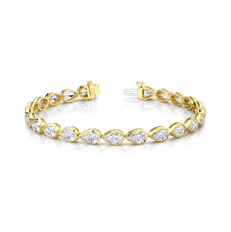 7.82 Bezel East West 18k Yellow Gold Bracelet